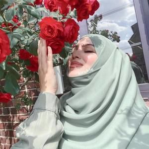 Meet your Posher, Lena